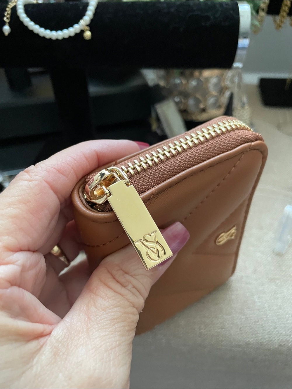✨Victoria's Secret Quilted Compact Zipper Wallet ✨NEW - Picture 5 of 5